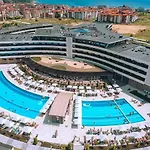 Hotell Aqua Paradise & Aqua Park 4*