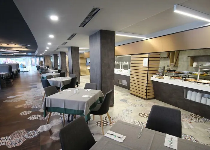 Aqua Paradise & Aqua Park Хотел 4*