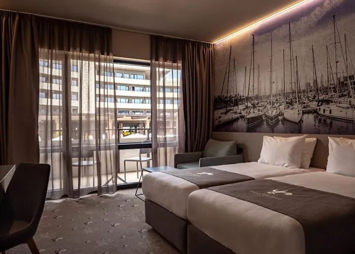 Aqua Paradise & Aqua Park 4* Несебър